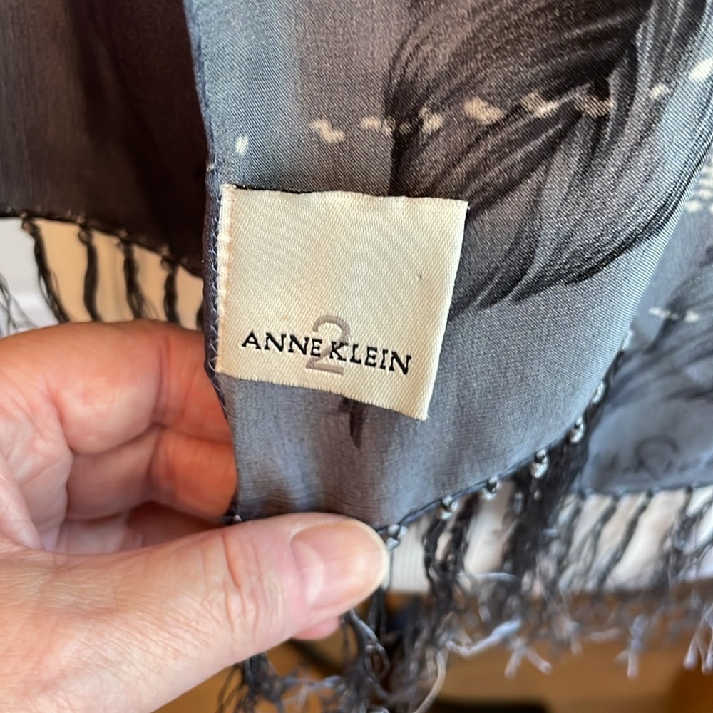 Anne Klein 2 100% silk floral scarf - Picture 4 of 6